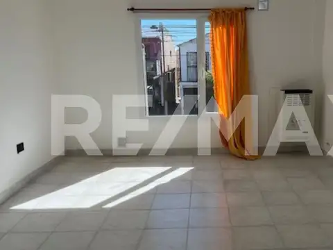 Departamento en Alquiler en Centenario, $ 650.000
