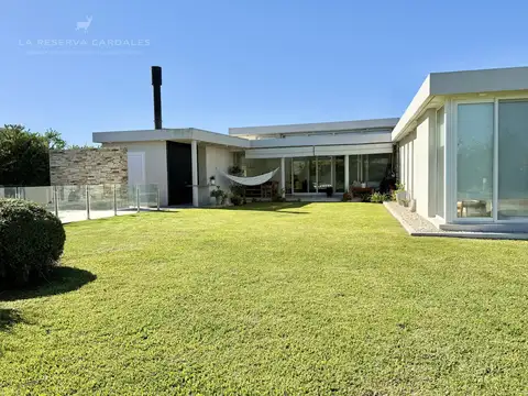 Casa en Venta con 2 cocheras