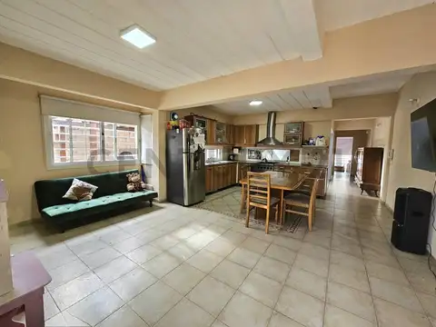 Venta Casa 4 ambientes, Ituzaingó con pileta