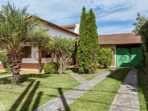 Casa 6 ambientes con 2 baños