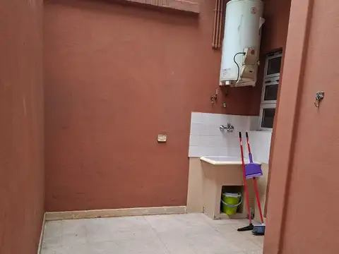-A-ALQUILER PH 2 ambientes y Medio, con patio y cocina independiente – ALMAGRO 