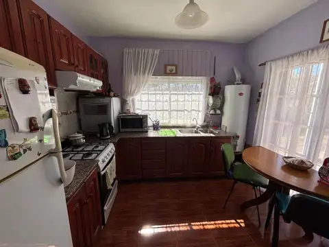 Casa 4 ambientes con 2 baños