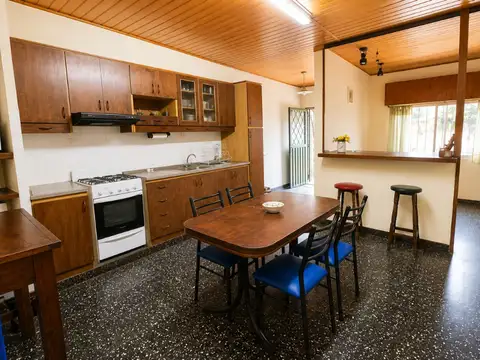 CASA 3 AMB, COCHERA, LAVADERO, PATIO, FONDO LIBRE