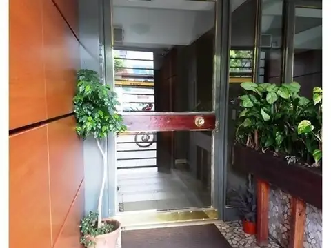 3 Ambientes da al contrafrente Luminoso Muy bueno placards y pequeño balcón desde Living comedor