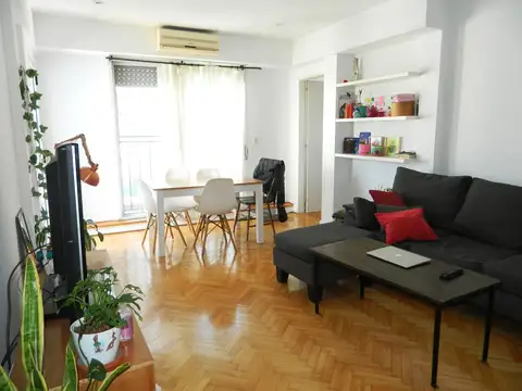 Departamento de 4 ambientes al frente en excelente ubicación