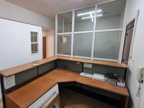 Oficina 5 ambientes con 1 baño