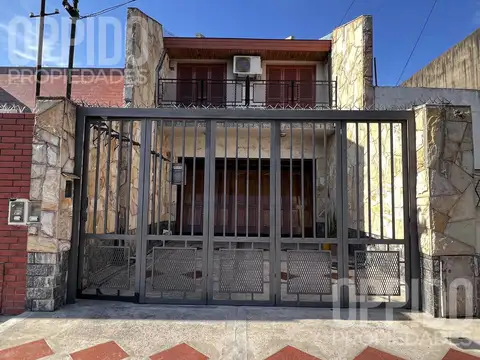 Hermosa casa en Venta - Isidro Casanova
