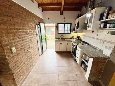 Casa en Venta con 2 cocheras