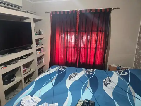 Casa 4 ambientes con garage y quincho - Lanus