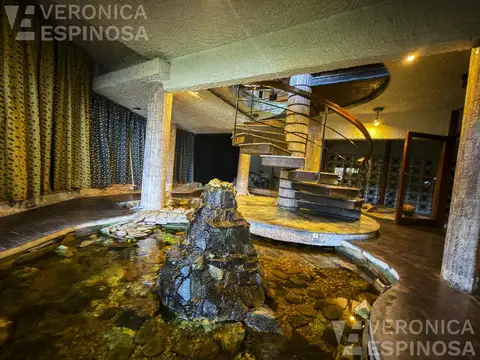 Casa en venta, siete ambientes, Villa Sarmiento, patio cocheras piscina