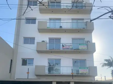 Departamento en Venta de 3 Ambientes con dos cocheras en Berazategui Centro