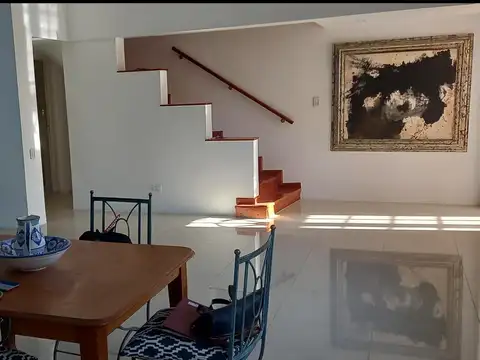 Casa 4 ambientes con 6 baños