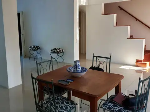 Hipolito Irigoyen 900