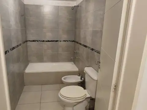 Departamento en Alquiler en Bernal Oeste, $ 650.000