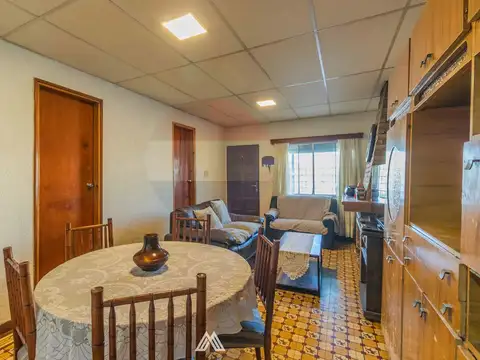 Casa 4 ambientes con 2 baños