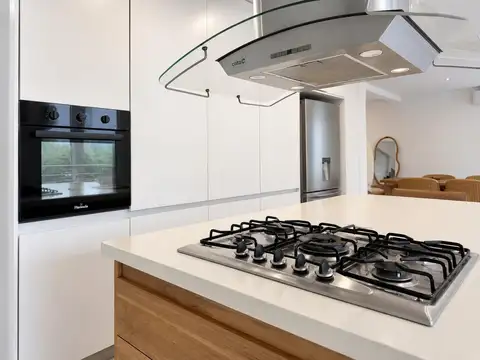 Casa en Venta con 4 cocheras