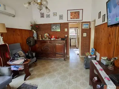 Casa 5 ambientes con 2 baños
