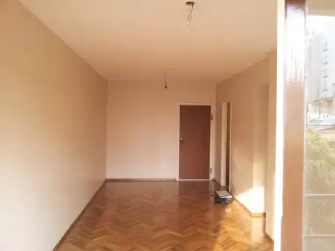 Alquiler departamento de 3 ambientes amplio y luminoso con balcón a la calle en Barrio Norte /...