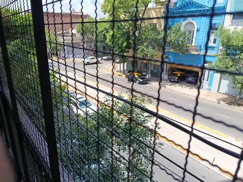 Excelente Departamento de Tres Ambientes con Balcón Corrido y Dos Baños