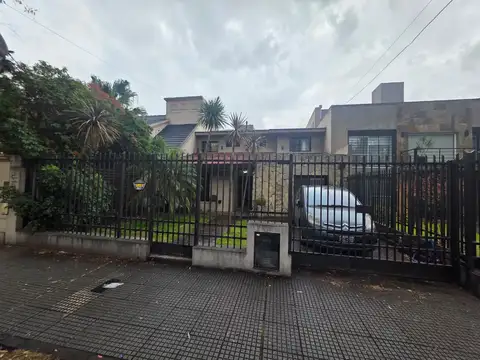 Chalet 5 Ambientes en Venta en Ciudad Jardín 2 Plantas con Pileta F: 11125