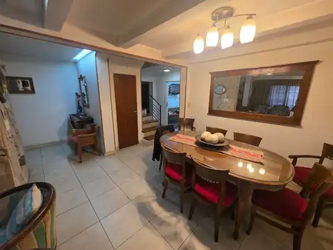 Chalet 5 Ambientes en Venta en Ciudad Jardín 2 Plantas con Pileta F: 11125