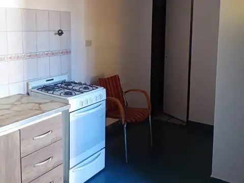 Depto Tipo Casa en Alquiler en Villa Luzuriaga, $ 400.000