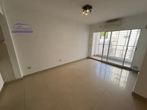 Excelente 2 amb. lateral con balcón