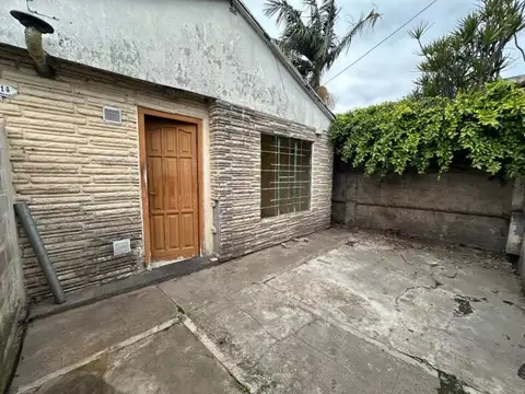 CASA 2 AMB. CON PATIO PROPIO – QUILMES OESTE