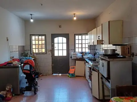 Estanislao Del Campo 3901, Quilmes 3900, Piso Pb