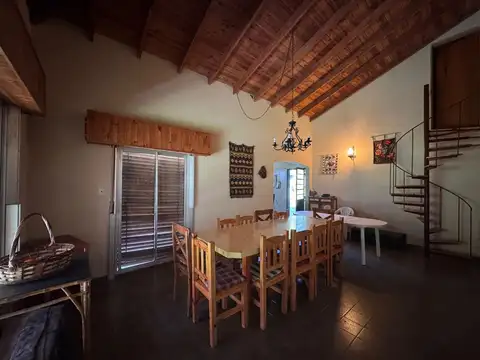 Casa 5 ambientes con 2 baños