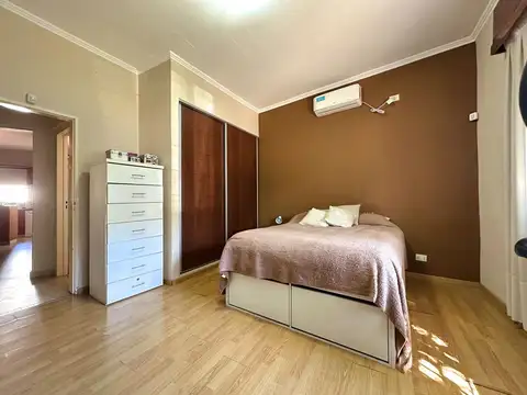 Casa de 3 ambientes con patio, jardin y garage