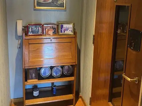 Excelente semi piso al frente con balcon terraza y COCHERA FIJA. Melo y Av. Coronel Díaz