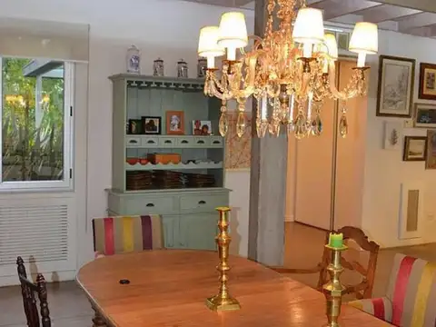 Casa 6 ambientes con 4 baños