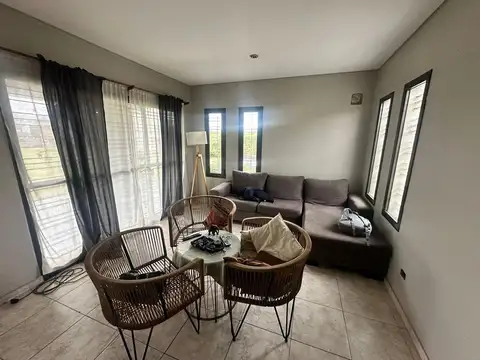 Casa 2 ambientes con 1 baño