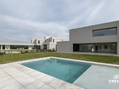 Venta / permuta - Casa 3 dormitorios con pileta - Vida barrio cerrado, Funes.