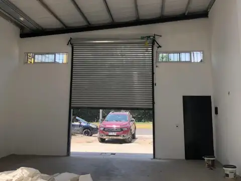 LOCAL EN ALQUILER A ESTRENAR, MUY BIEN UBICADO,PILAR