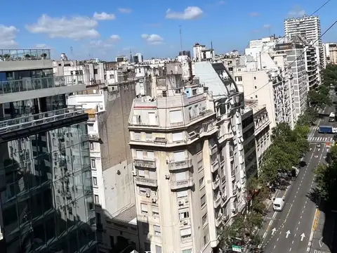 Oficina 10 ambientes con 5 baños