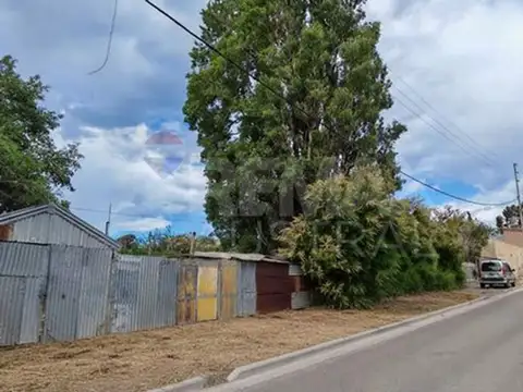 Terreno con Casa Ypefiana, con salida a 2 calles