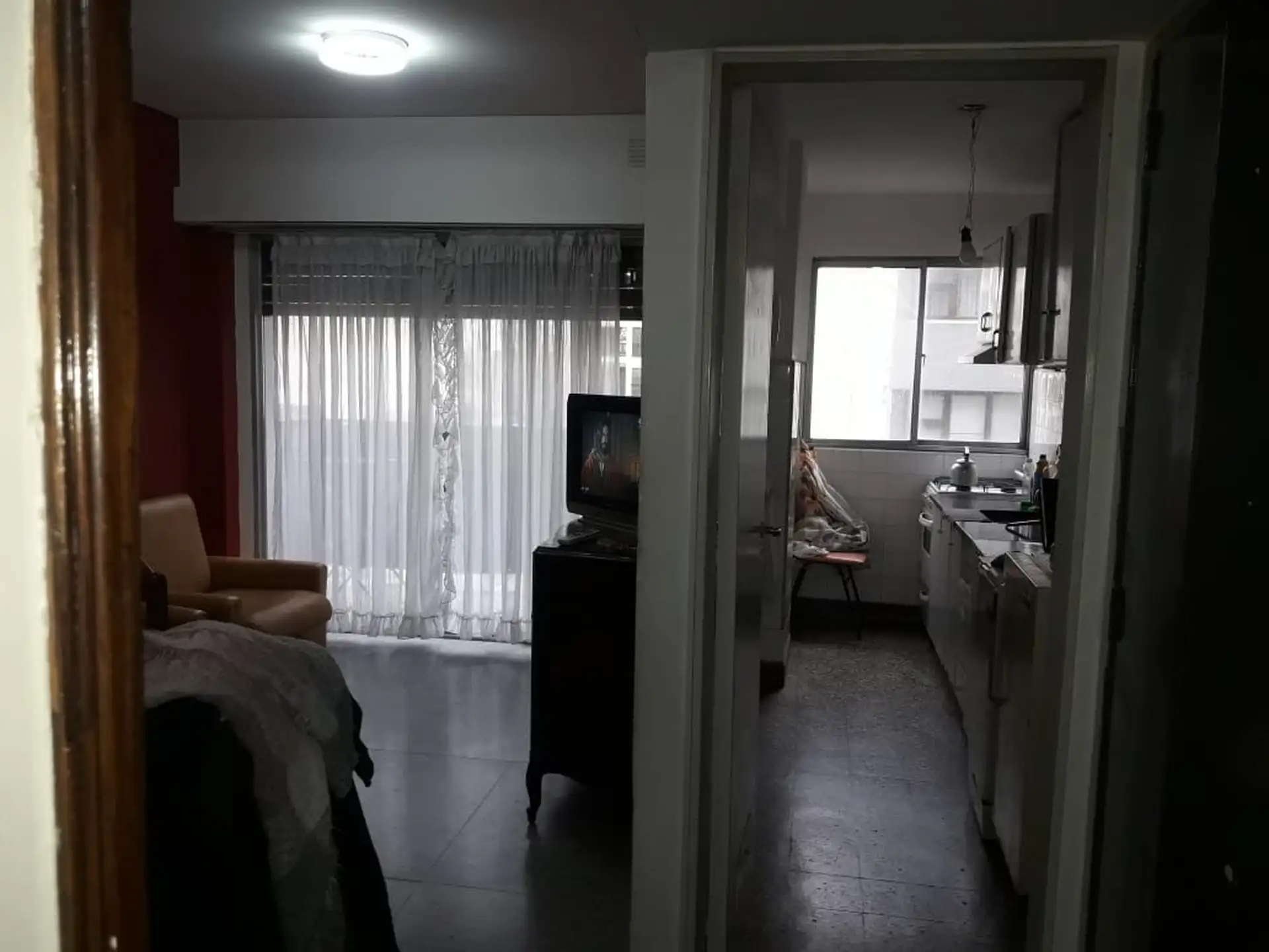 Depto 2 amb, 40m² con balcón — Centro