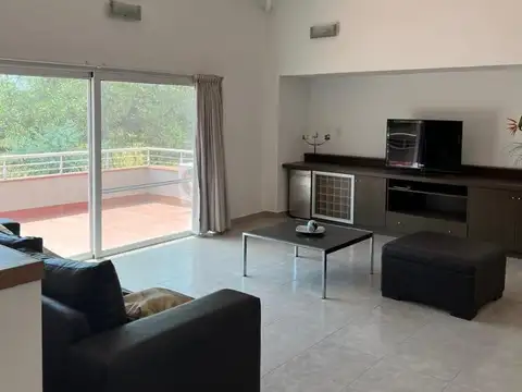 Casa 6 ambientes con 5 baños