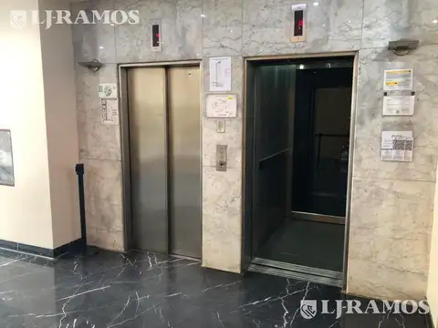 Oficina en Alquiler con 3 cocheras