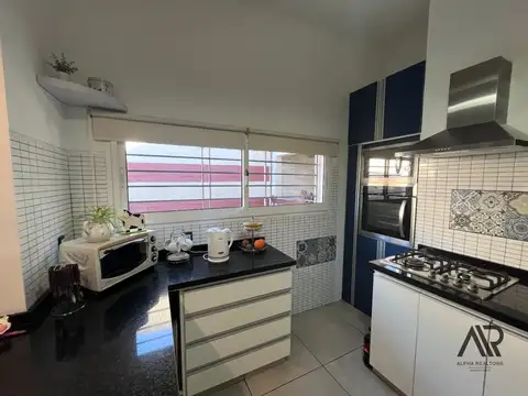 Casa 5 ambientes con 3 baños