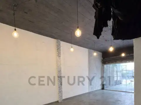 Venta local con vivienda Hurlingham
