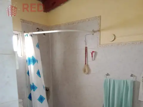 Casa 6 ambientes con 2 baños
