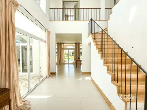 Casa en Venta con 6 cocheras