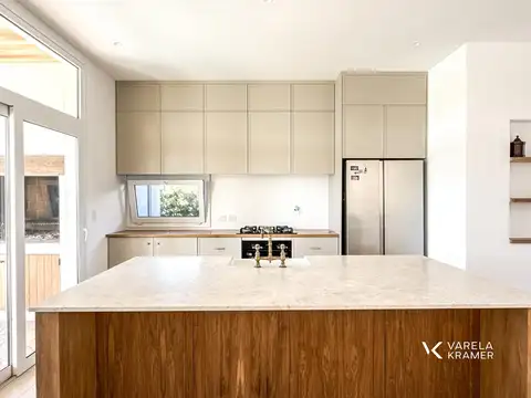 Casa 5 ambientes con 3 baños