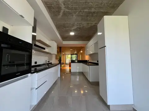 Departamento en Alquiler con 2 cocheras
