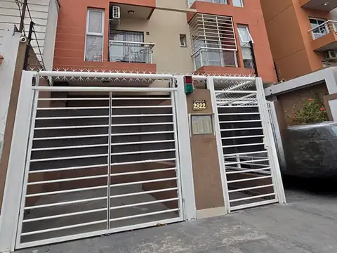 Departamento dos ambientes con cochera en Venta en Caseros