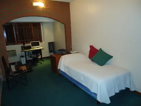 Casa en Alquiler con 2 cocheras