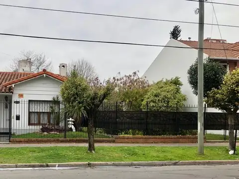 Chalet en venta en Castelar